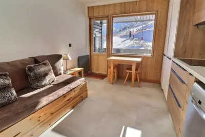 Image de Studio rénové au pied des pistes, exposé sud avec balcon et Wi-Fi, proche commerces et Esf