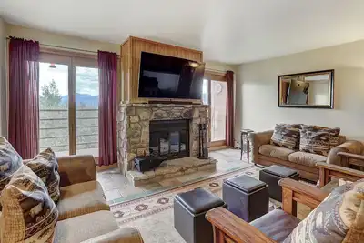 Image de Bb204 Beautiful Condo Sleeps 8. Vues magnifiques dans un cadre calme. Foyer au bois, Tvhd, bains Ă remous, P