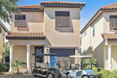 Image de Villa neuve avec 2 voiturettes de golf! Situé directement sur le terrain de golf