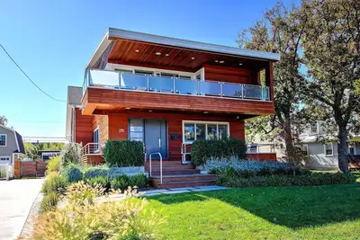 Image de Jersey Shore Beach House. Vue Sur L'OCÉAN! Maison moderne 4 chambres à pied de la plage