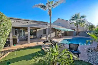 Image de West Valley Delight! 4 chambres, zone Avondale w \/ Pool, Putting Green, près de 1-10