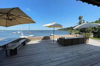 Image de Exceptional Villa By The Lake In A Quiet Area With Private Pontoon