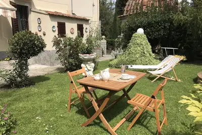 Image de Casa Adriana dans une villa du 14ème siècle avec jardin privé à côté de Florence