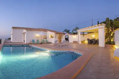 Image de Villa Avec Piscine PRIVÉE, Belles Vues! ! !