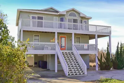 Image de D3905 Flip Flop Inn. Cour avec piscine, bain Ă remous, bien entretenu, WiFi, linge de maison