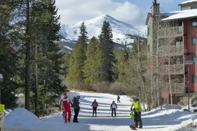 Image de Sur le fleuve et la montagne! Promenade facile autour de Breck! Garage gratuit!