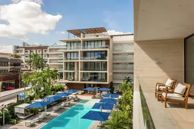 Image de Brand2018 nouveau bâtiment ✧ Quelques marches à la plage ✧