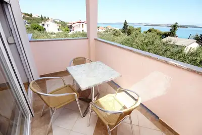 Image de Appartement d'une chambre avec la terrasse et la vue sur le mer Tkon, Pasman (A-6215-b)