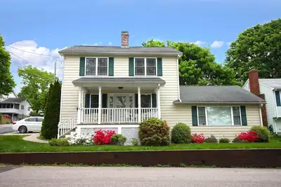 Image de Sur La Porte De La Plage OCÉANIQUE! 4br Home: Location Jour / Semaine / Mois