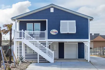 Image de Le 19 août disponible! BeachParfait Beach House 200 Ft. de l'océan ~ Linge de maison et Hskpg Inc