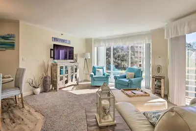 Image de Villamare Oceanfront Villa w / Balcon, piscine Comm!