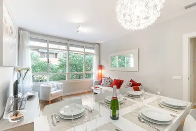 Image de Appartement avec 4 chambres et 2 salles de bains, entièrement équipée.