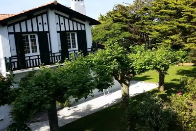Image de Grande villa basque à 100m à pied de la plage de Parlementia