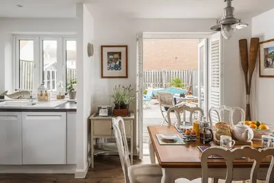 Image de Half Moon - un chalet qui peut accueillir 5 personnes dans 3 chambres
