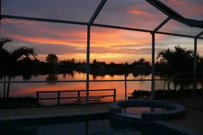 Villa exclusive avec fantastique vue sur le lac, piscine et spa, coucher de soleil à couper le souffle