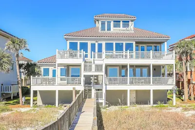 Image de Maison privée en bord de mer. Beau, confortable, spacieux. Accès à la piscine