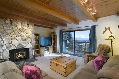Image de Mise à jour de 2 chambres à coucher 2 salles de bain de ski dans les remontées mécaniques Eagle à Eagle