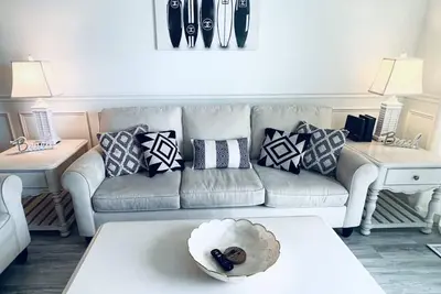 Image de Condo de luxe 2br, 2ba au dernier étage avec vue imprenable sur l'océan et la piscine!