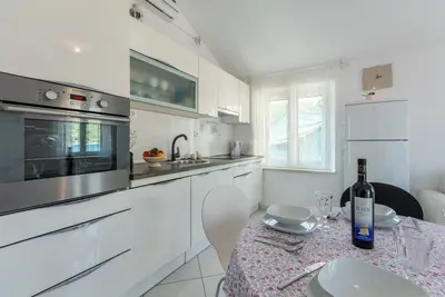 Image de Appartement de deux chambres avec le balcon et la vue sur le mer Pucisca, Brac (A-15381-a)