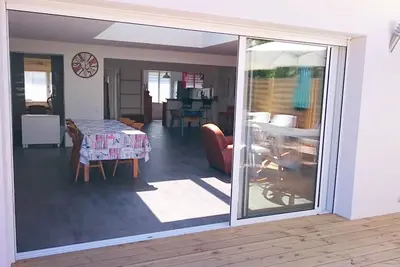 Image de Grande maison de vacances de 200 m² à 300 m de la plage et du centre-ville