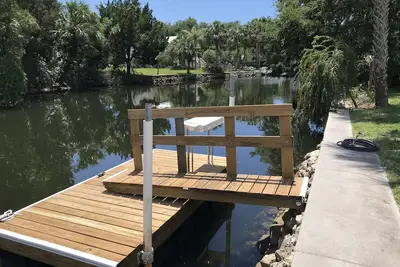 Image de Fantastique maison au bord de l'eau idéale pour se détendre, festonner, pêcher et faire du kayak! ! !