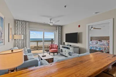 Image de Nouvelle Construction-Piscine-expansive au dernier étage de luxe en bord de mer Condo-KeylessCheckin