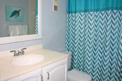 Image de Confortable cinquième étage trois chambres, trois salles de bain en bord de mer. Vues fantastiques sur l'océan et brise fraîche
