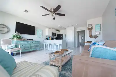 Image de Grand Beach 313 - récemment rénové et de retour sur le marché