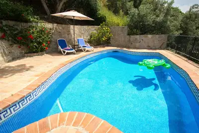 Image de Un superbe appartement rural rénové avec piscine privée et une vue magnifique sur la mer