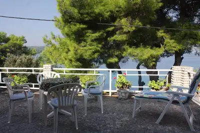Image de Appartement de trois chambres prés de la plage Necujam, Solta (A-5186-a)