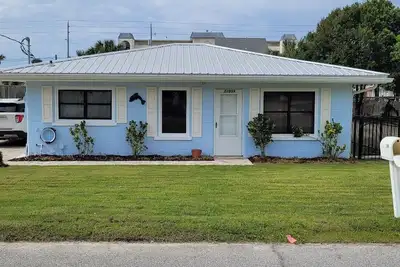 Image de «Blue Dolphin» Beach Cottage - Au Calme West End