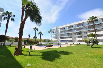 Image de Charmant Appartement à Roses, Costa Brava! A 1200 m de la Plage, Piscine, Wi-Fi Gratuit. Reserve maintenant!