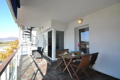 Image de Charmant Appartement à Roses, Costa Brava! Près de la plage, piscine communautaire, cuisine équipée. Réservez vos vacances maintenant !