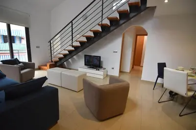Image de Location de vacances à Roses, Costa Brava : Appartement spacieux à 200m de la plage, idéal pour les familles et les groupes jusqu'à 6 personnes.