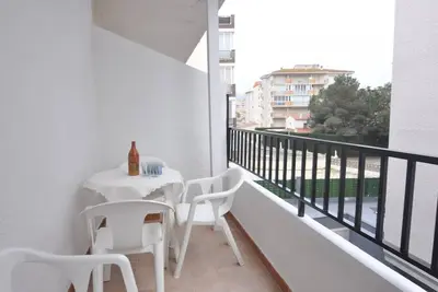 Image de Appartement de Charme à Roses, Costa Brava: Près de la Plage, Piscine Communautaire, Wi-Fi Gratuit.