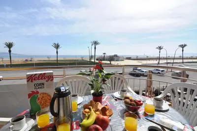 Image de Appartement à Empuriabrava, Costa Brava! Front de mer, vue sur la mer, 3 chambres, cuisine équipée. Reserve maintenant!