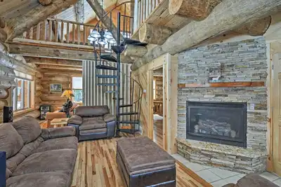 Image de Cabane en rondins personnalisée avec pont et 45 acres de Pine River!
