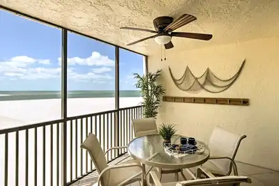 Image de Nouveau! Waterfront Fort Myers Beach Condo w / piscine!