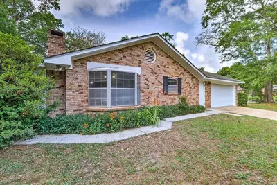 Image de Spacieux Gulfport Home w / Patio - minutes de la plage!