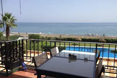 Image de Malaga: Wifi, A/C, acces direct et vue frontal sur la mer, piscine, tennis.