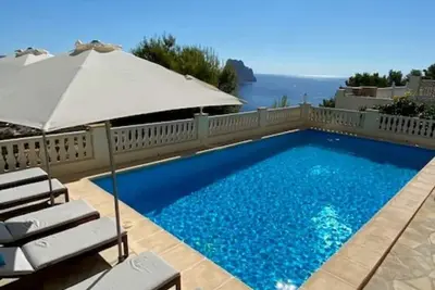 Image de Villa à Calpe avec piscine privée et vue imprenable sur la Méditerranée