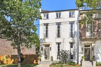 Image de Restauration incroyable de 5 Br manoir sur Magazine