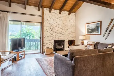 Image de Snowcreek # 97 -Belles vues. grand, 2 chambres + mezzanine, 2 salles de bain, condo sur 3 niveaux. 8 couchages