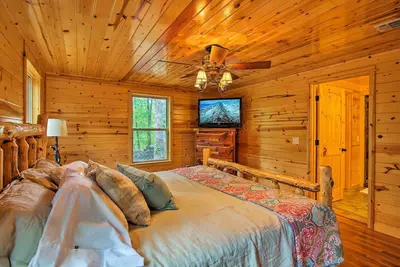 Image de Cozy Broken Bow Cabin w \/ Hot Tub - 5 minutes au lac!