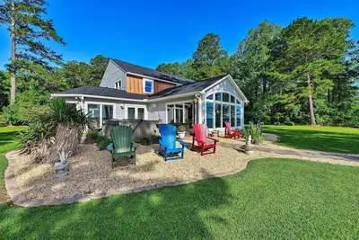 Image de Riverfront Blounts Creek Home w \/ Dock & Beach!