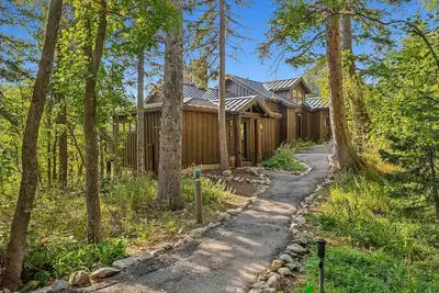 Image de Couples Parfaits Retraite Avec Baignoire Et CHEMINÉE - Chalet Sundance
