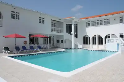 Magnifique villa privée avec une grande piscine et un bain à remous