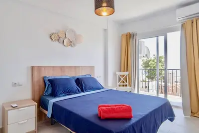 Image de The song of the sun in Torremolinos, central and quiet place