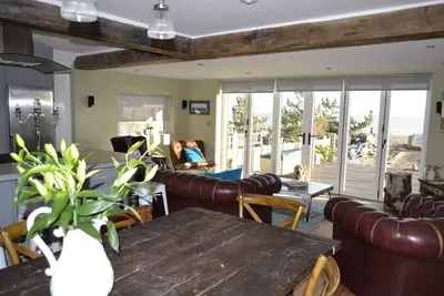 Image de Expérience de vacances en bord de mer de luxe exceptionnelle avec bain à remous