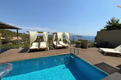 Image de Villa Cassiope supérieure avec 3Br, piscine privée et vue imprenable sur la mer